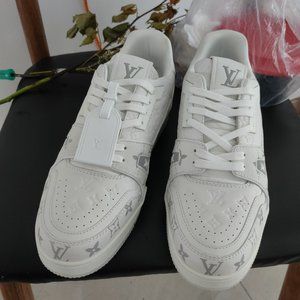 Exercise Shoes Unisex 44 Louis Vuitton White Sneakers